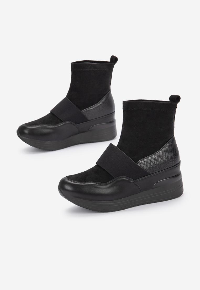 Czarne sneakersy na koturnie Soliana