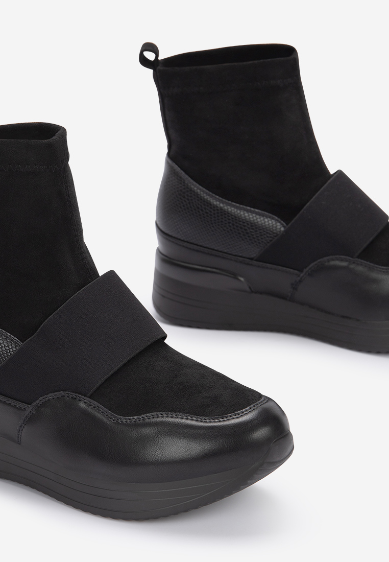 Czarne sneakersy na koturnie Soliana