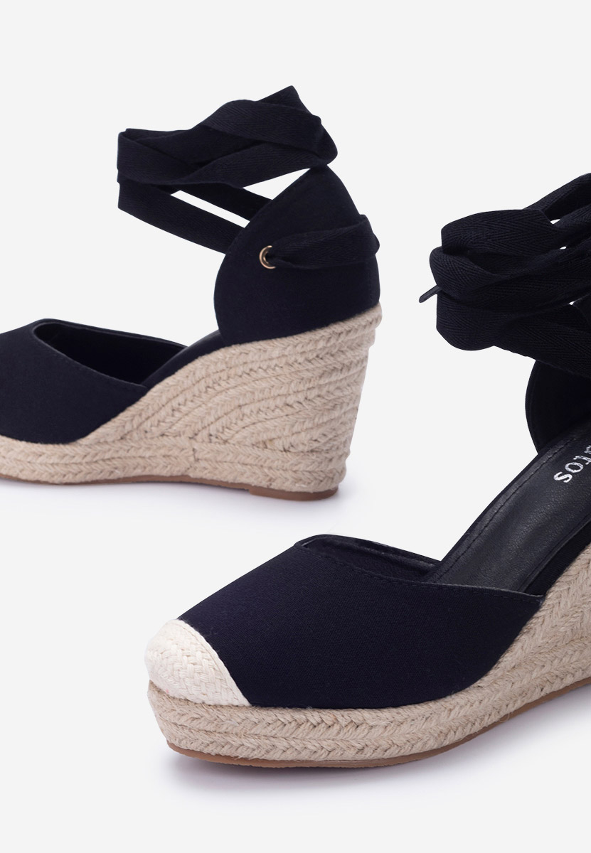 Czarne espadryle na koturnie Vilena