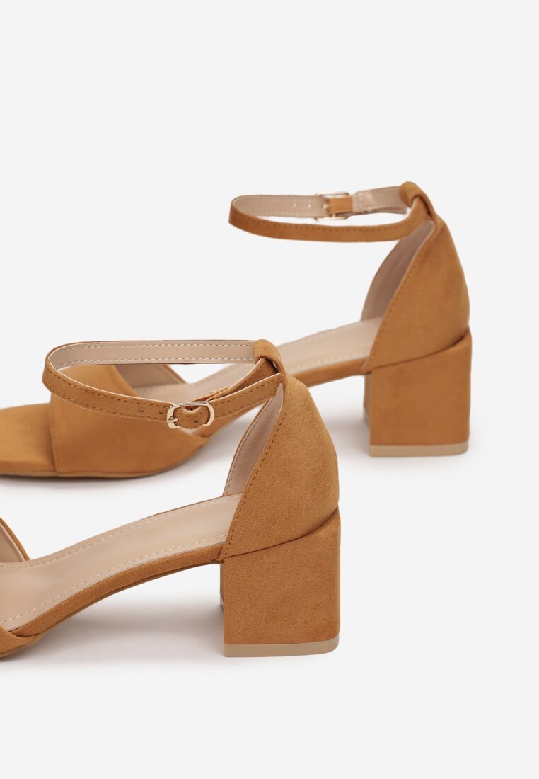  sandaly na obcasie Adriema Camel