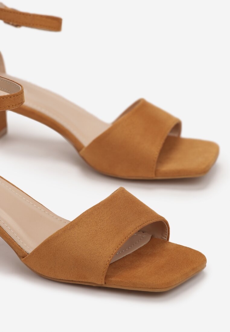  sandaly na obcasie Adriema Camel