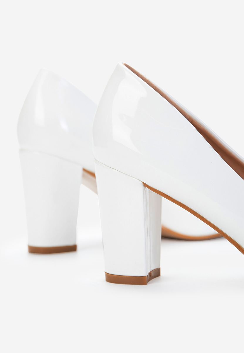 Białe szpilki na obcasie Chique