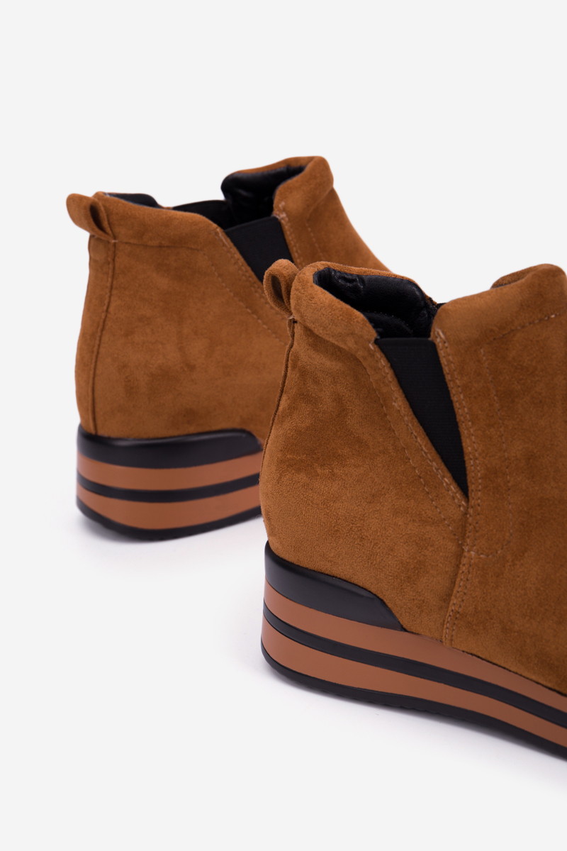 Camelowe sneakersy na koturnie Sanera