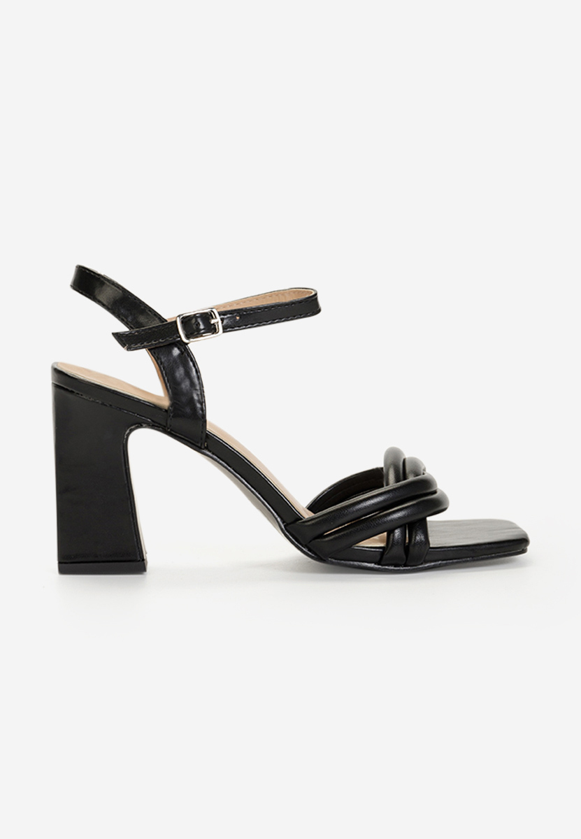 Czarne sandaly na obcasie Ericka