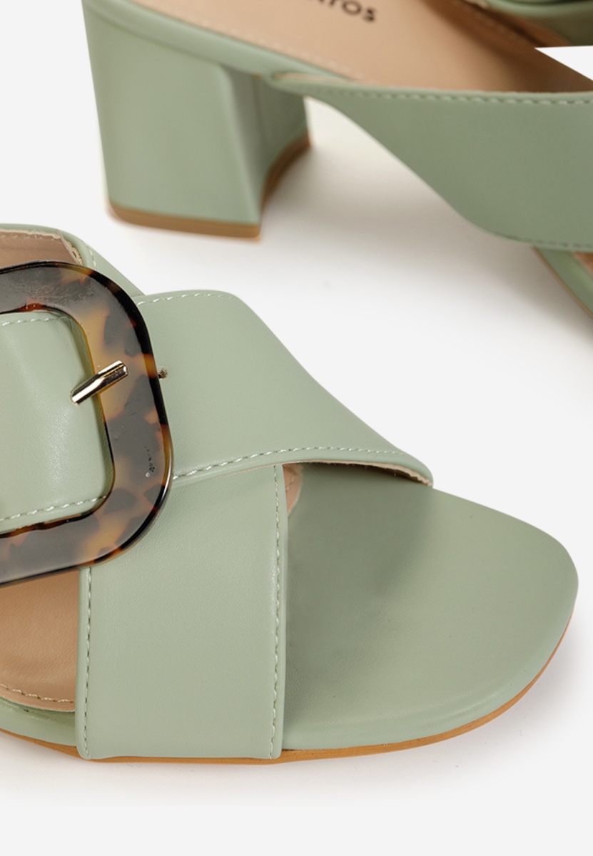 Zielone klapki na obcasie Berieda