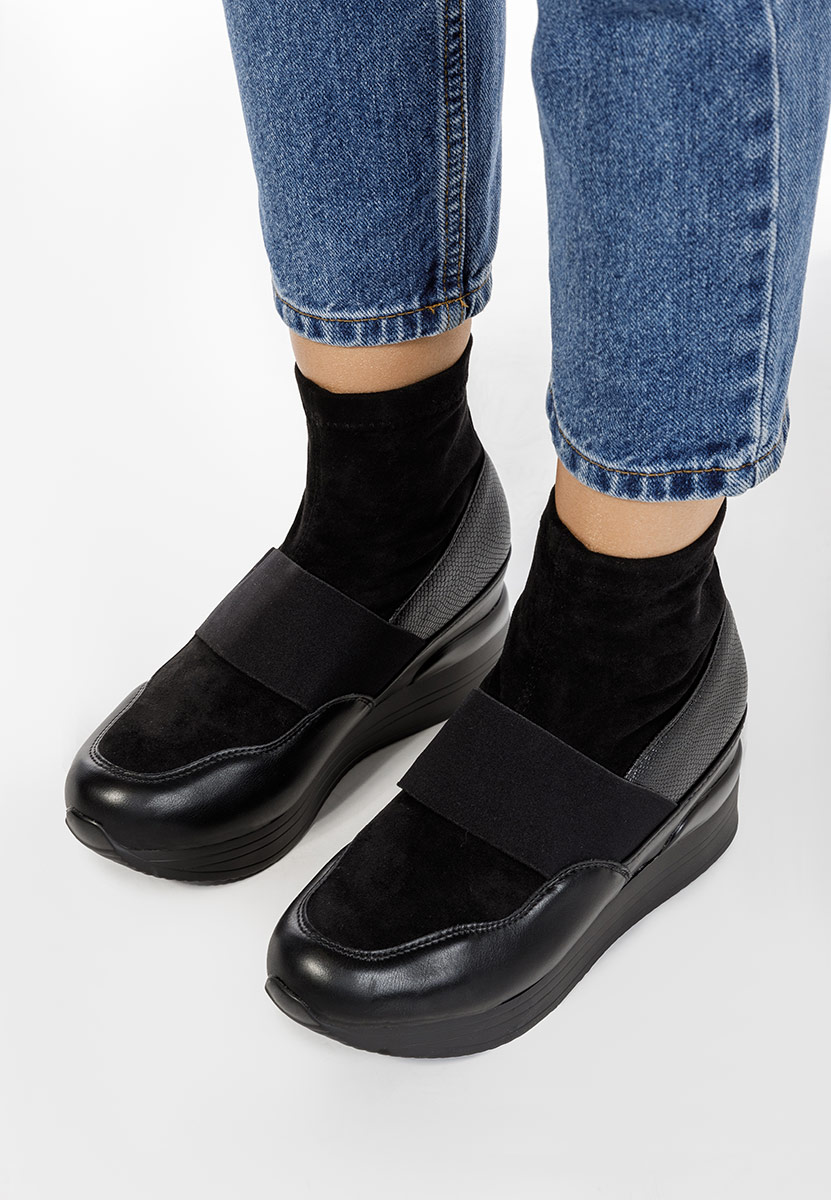 Czarne sneakersy na koturnie Soliana