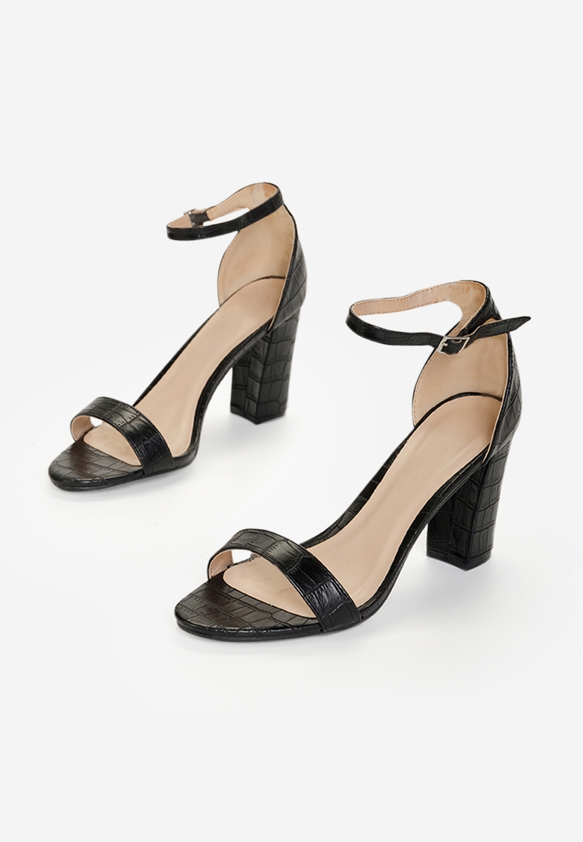 Czarne sandały na słupku Leilana