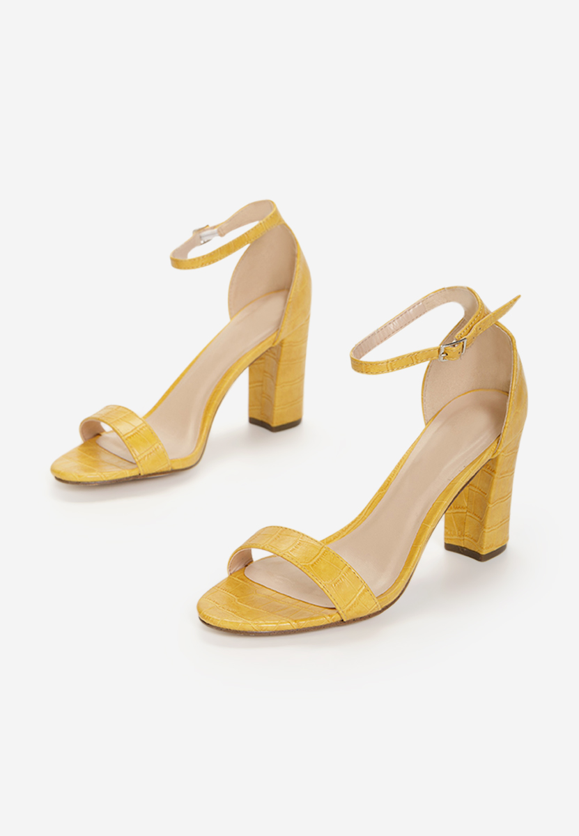Żółte sandały na słupku Leilana