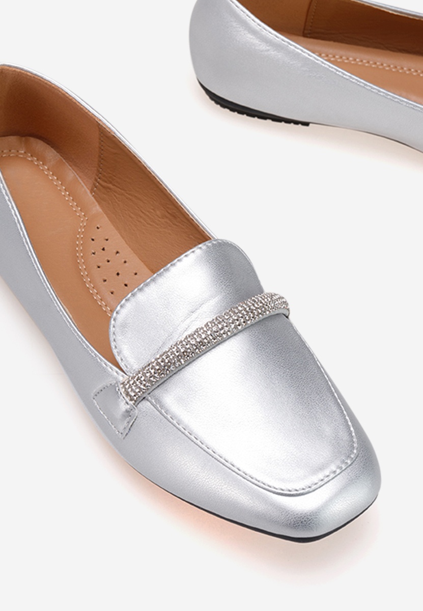 Srebrne eleganckie mokasyny damskie Carre