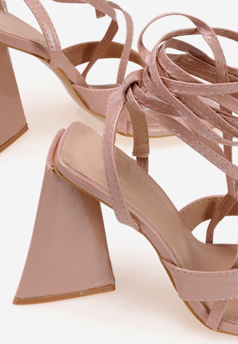 Beżowe sandały wiązane Nacosia