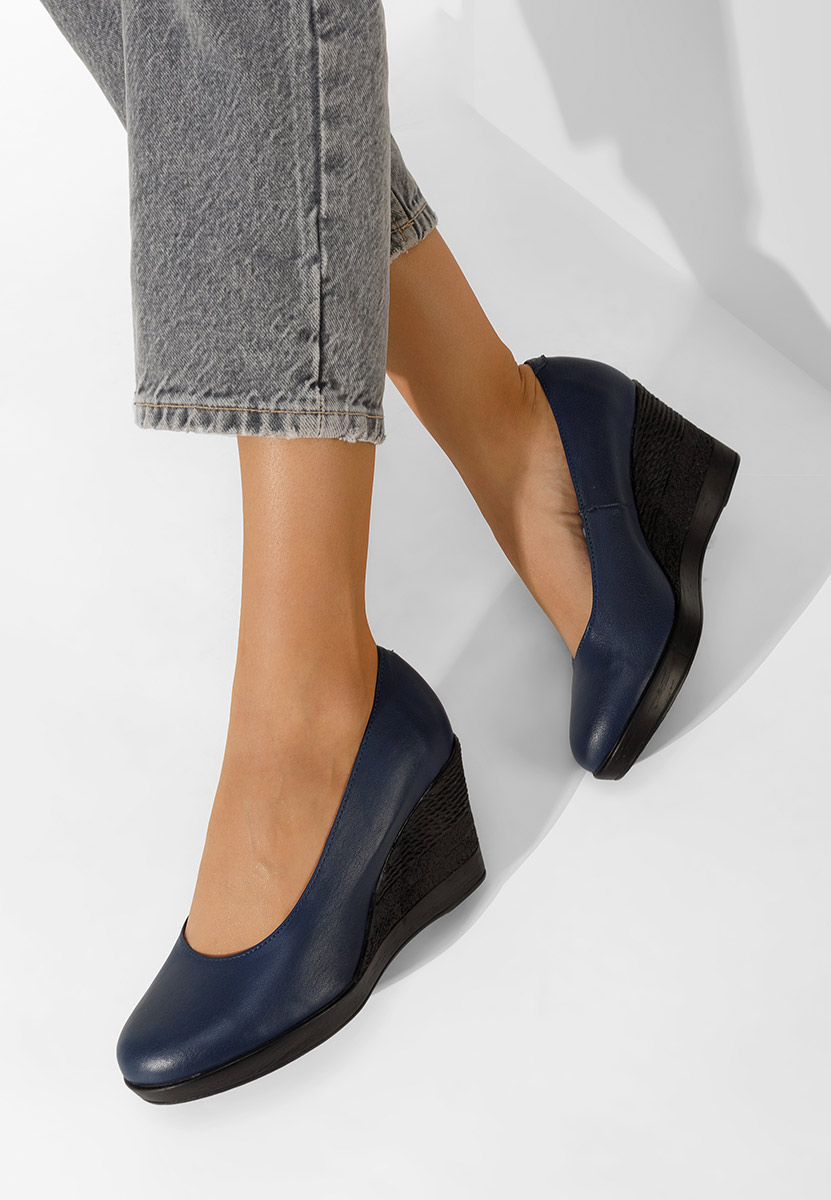 Granatowe czółenka na koturnie Zolia