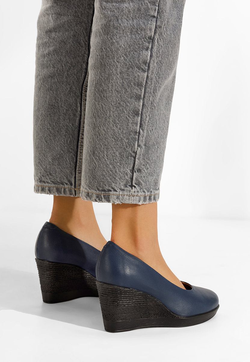 Granatowe czółenka na koturnie Zolia