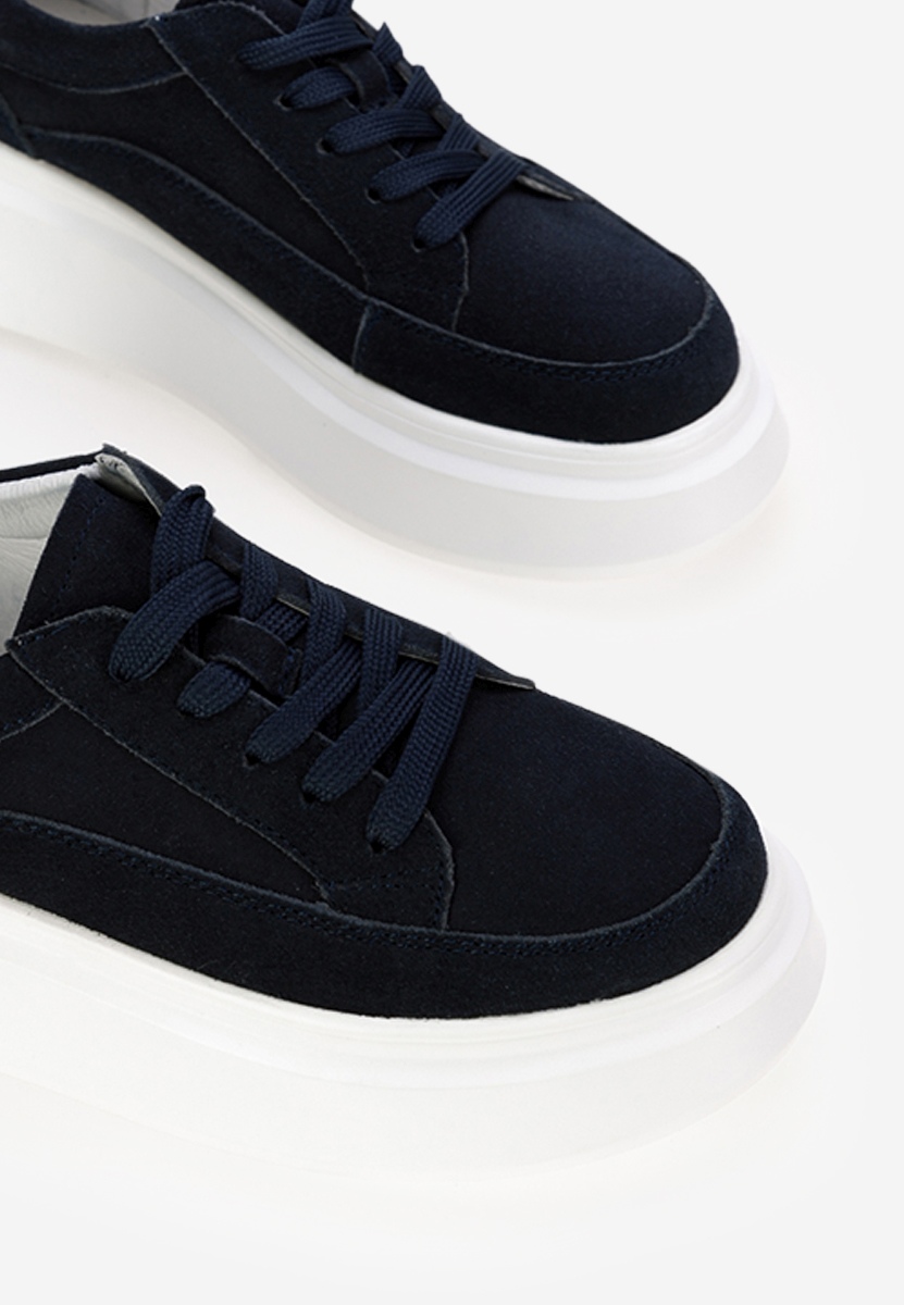 Granatowe sneakersy na platformie Arara