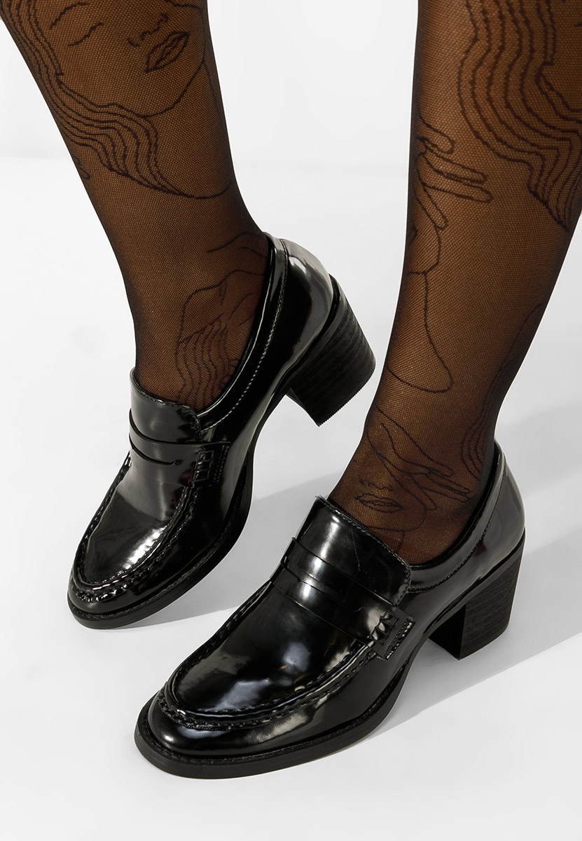 Czarne mokasyny na słupku Tandil