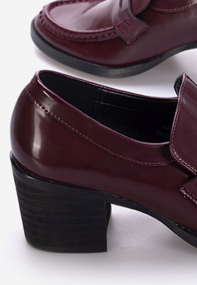 Bordowe mokasyny na słupku Tandil