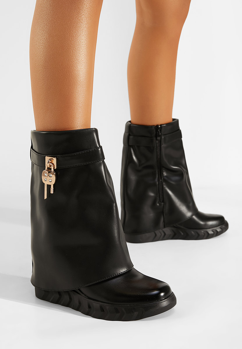 Czarne kozaki na koturnie Serena