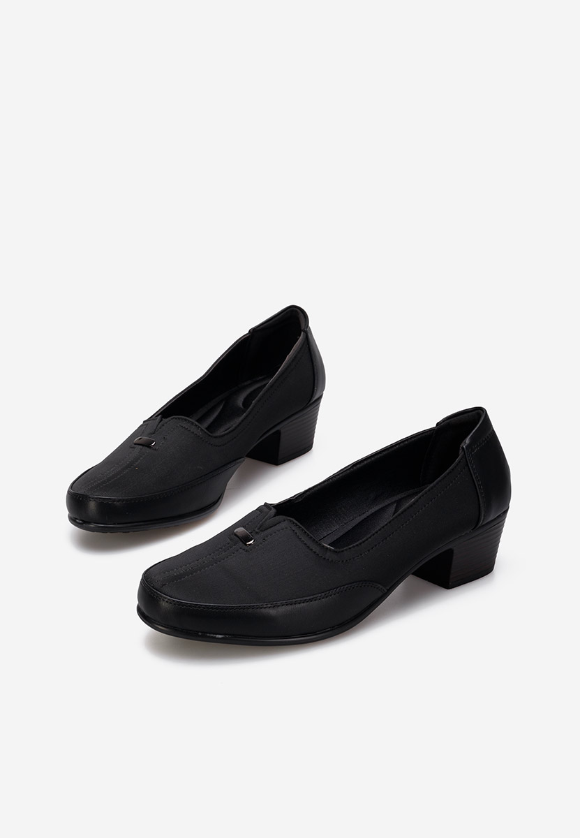 Czarne czółenka na słupku Narona