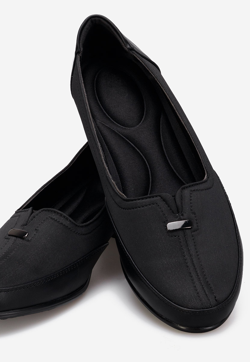 Czarne czółenka na słupku Narona