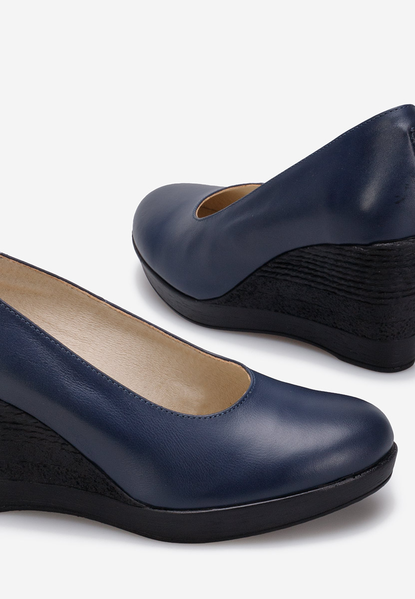 Granatowe czółenka na koturnie Zolia