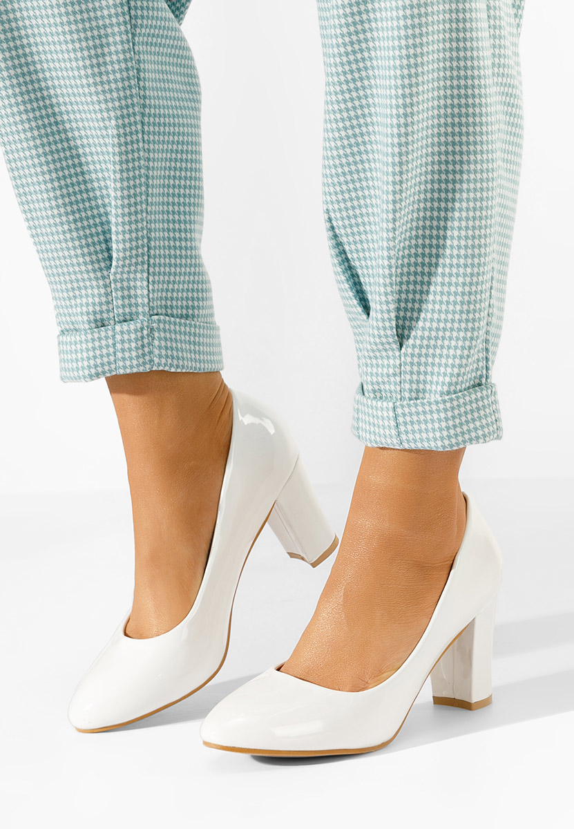 Białe szpilki na obcasie Chique