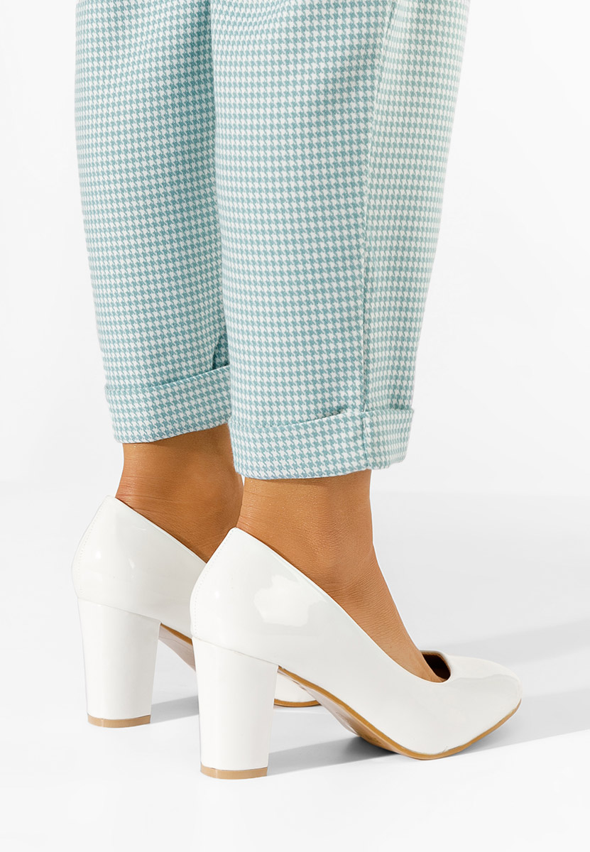 Białe szpilki na obcasie Chique