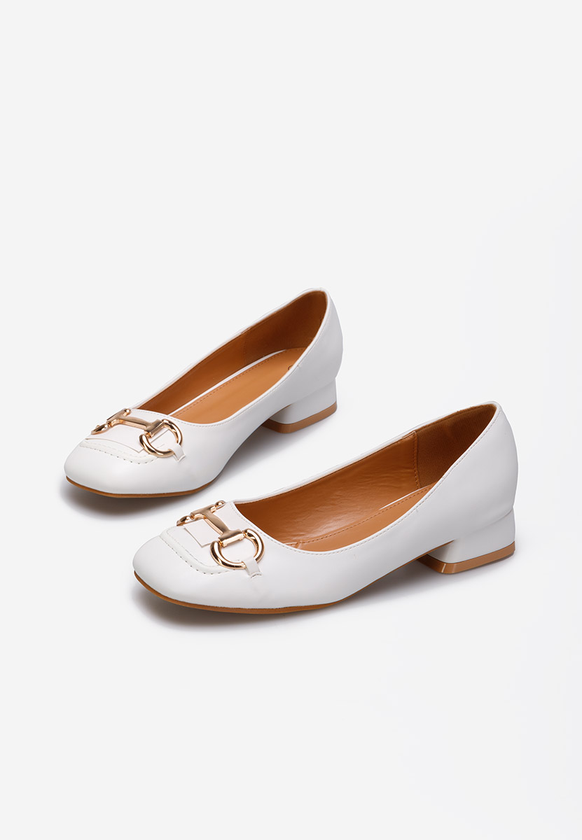 Białe czółenka na niskim obcasie Escana