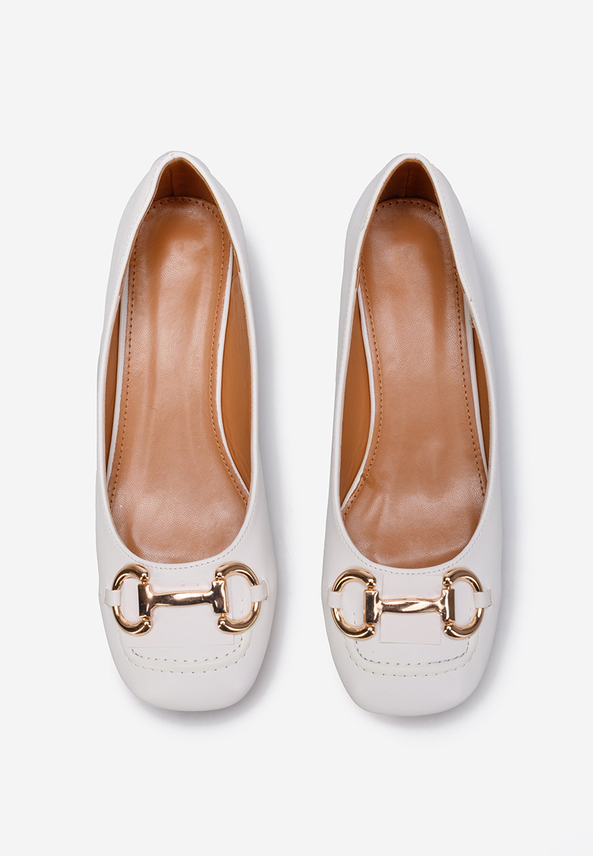 Białe czółenka na niskim obcasie Escana