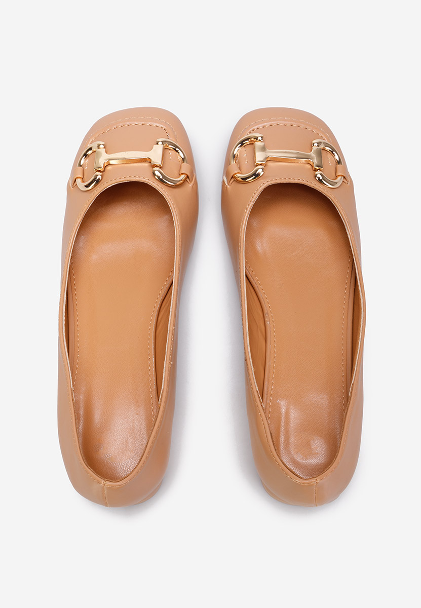 Camelowe czółenka na niskim obcasie Escana