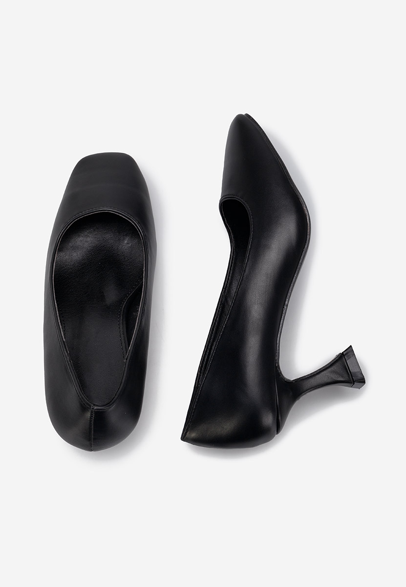 Czarne czółenka na słupku Quintana