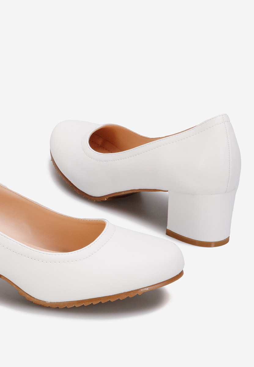 Białe czółenka na niskim słupku Zinia