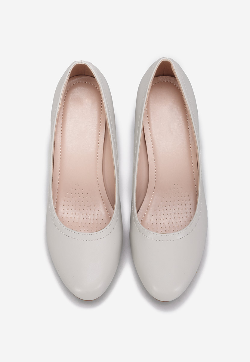 Szare czółenka na słupku Zinia