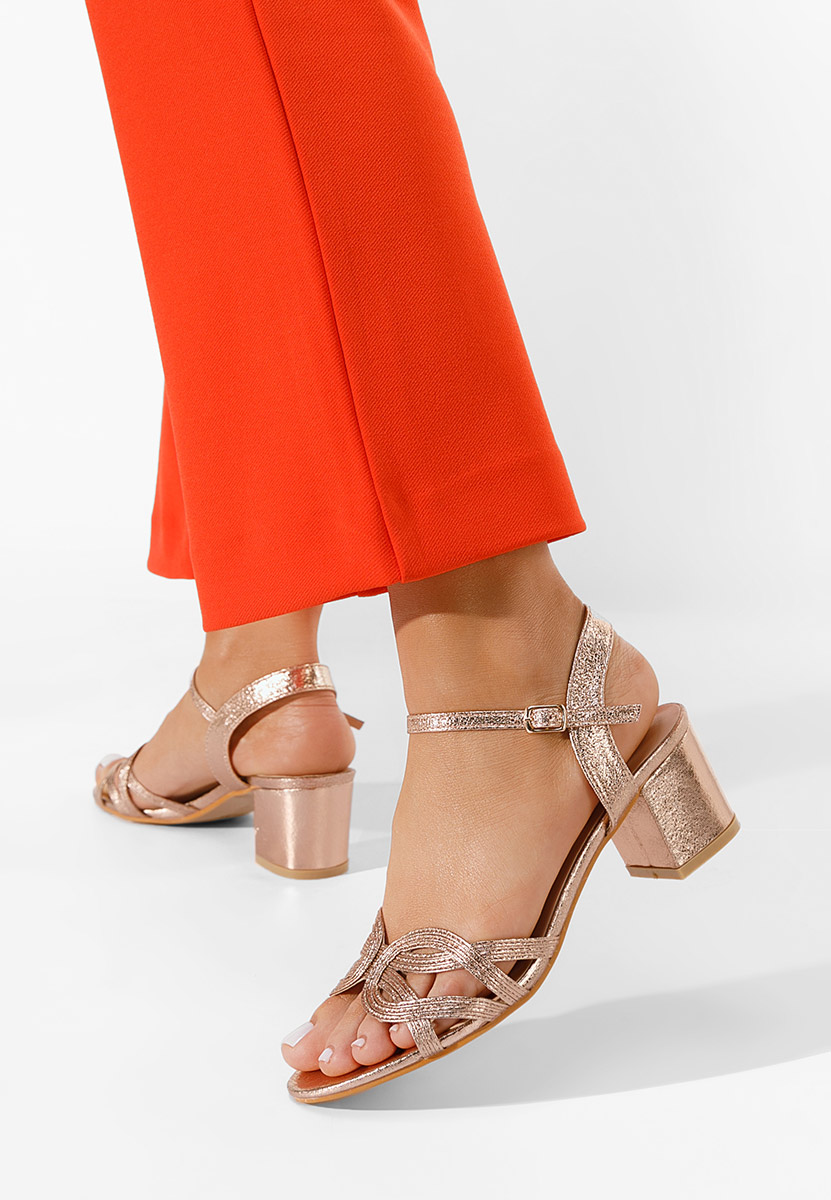 Szampańskie sandały na słupku Myla