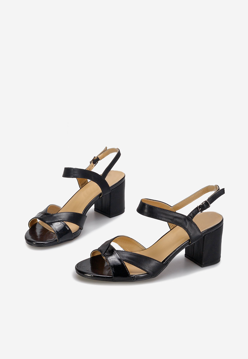 Czarne sandały na słupku Marjana