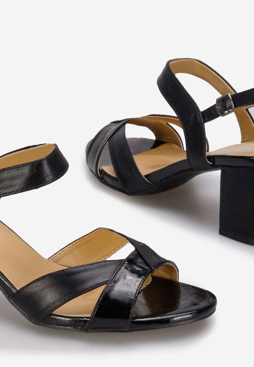 Czarne sandały na słupku Marjana