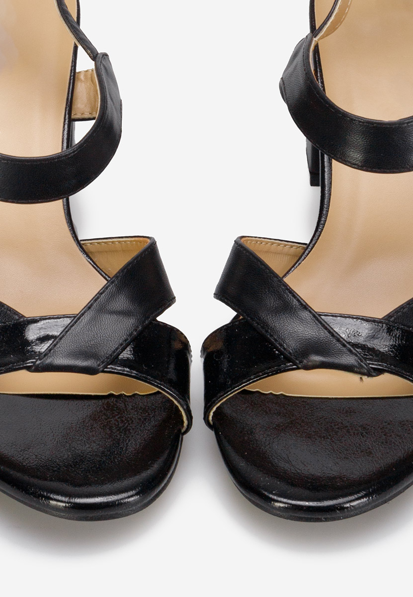 Czarne sandały na słupku Marjana