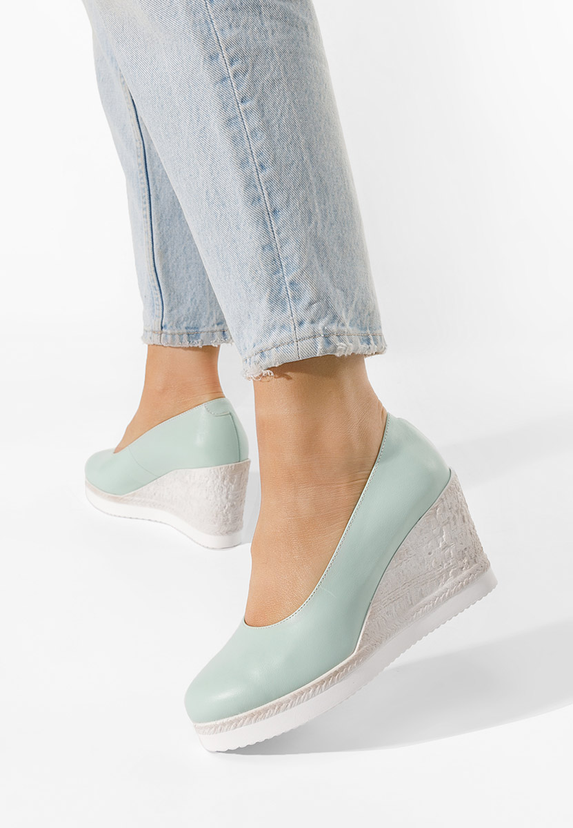 Turkusowe czółenka na koturnie Kaira