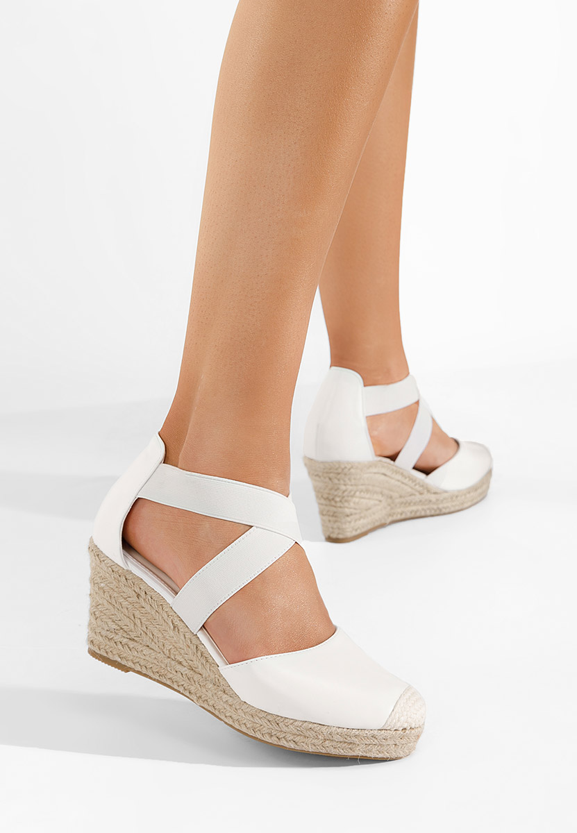 Białe sandały na koturnie Rosaria