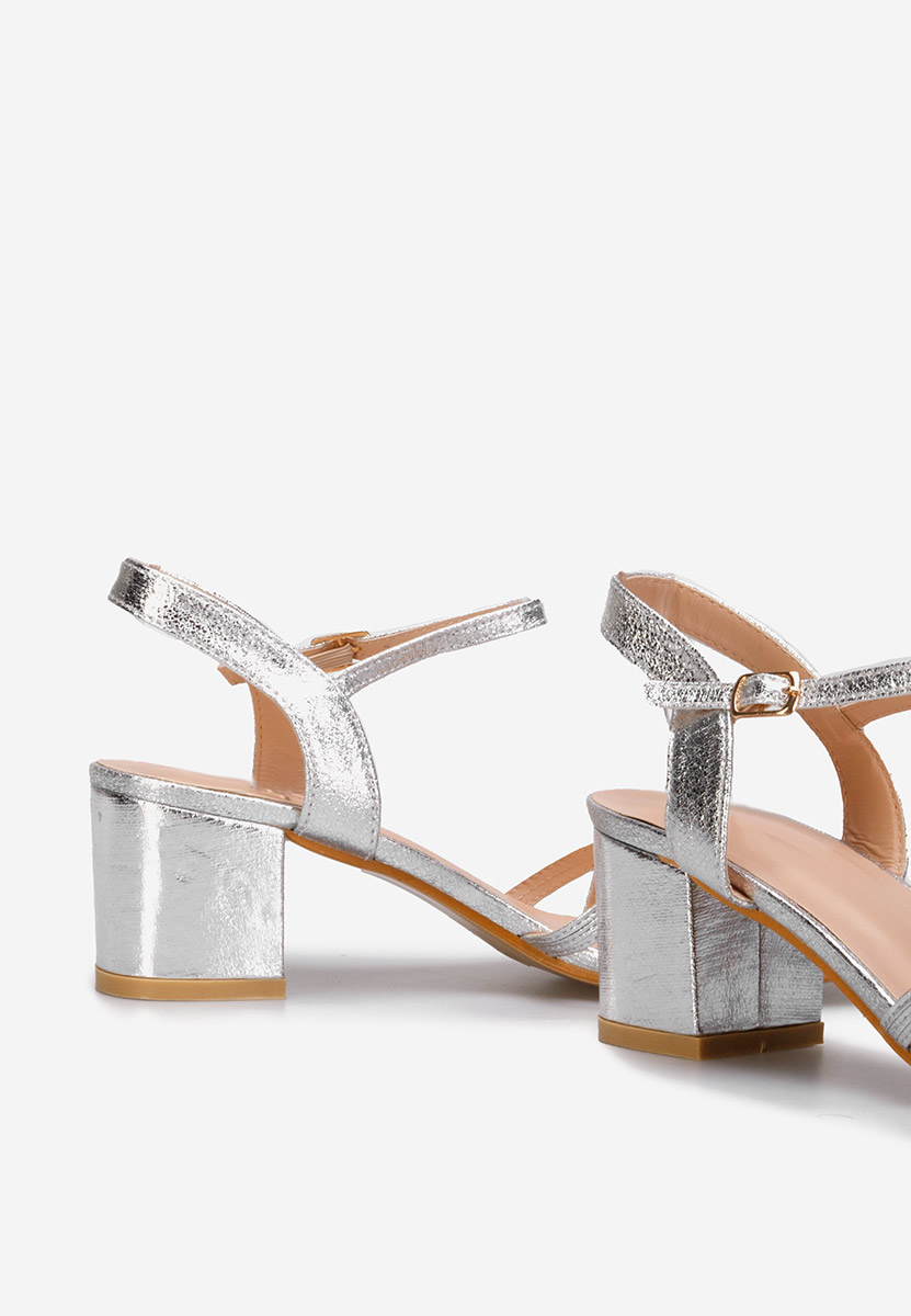 Srebrne sandały na słupku Myla