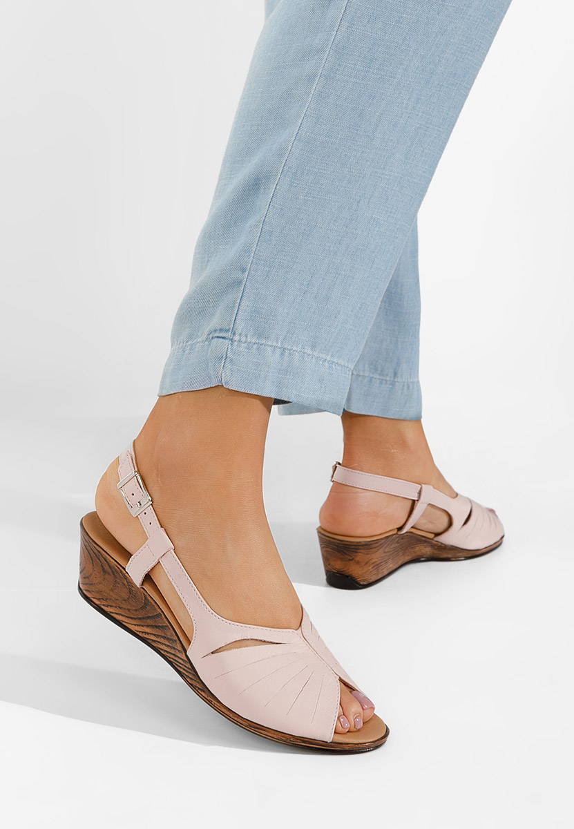 Różowe sandały na niskim koturnie Lovara