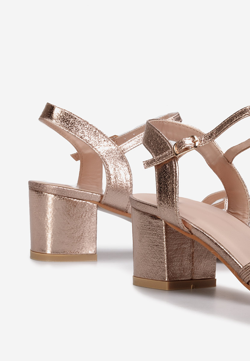 Szampańskie sandały na słupku Myla