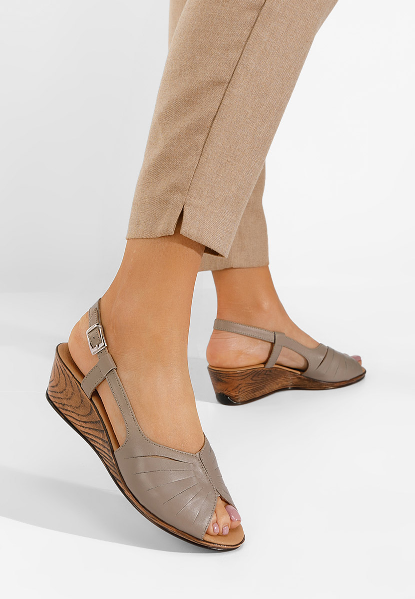 Khaki sandały na niskim koturnie Lovara