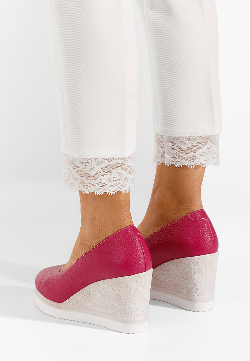 Fuksjowe czółenka na koturnie Kaira