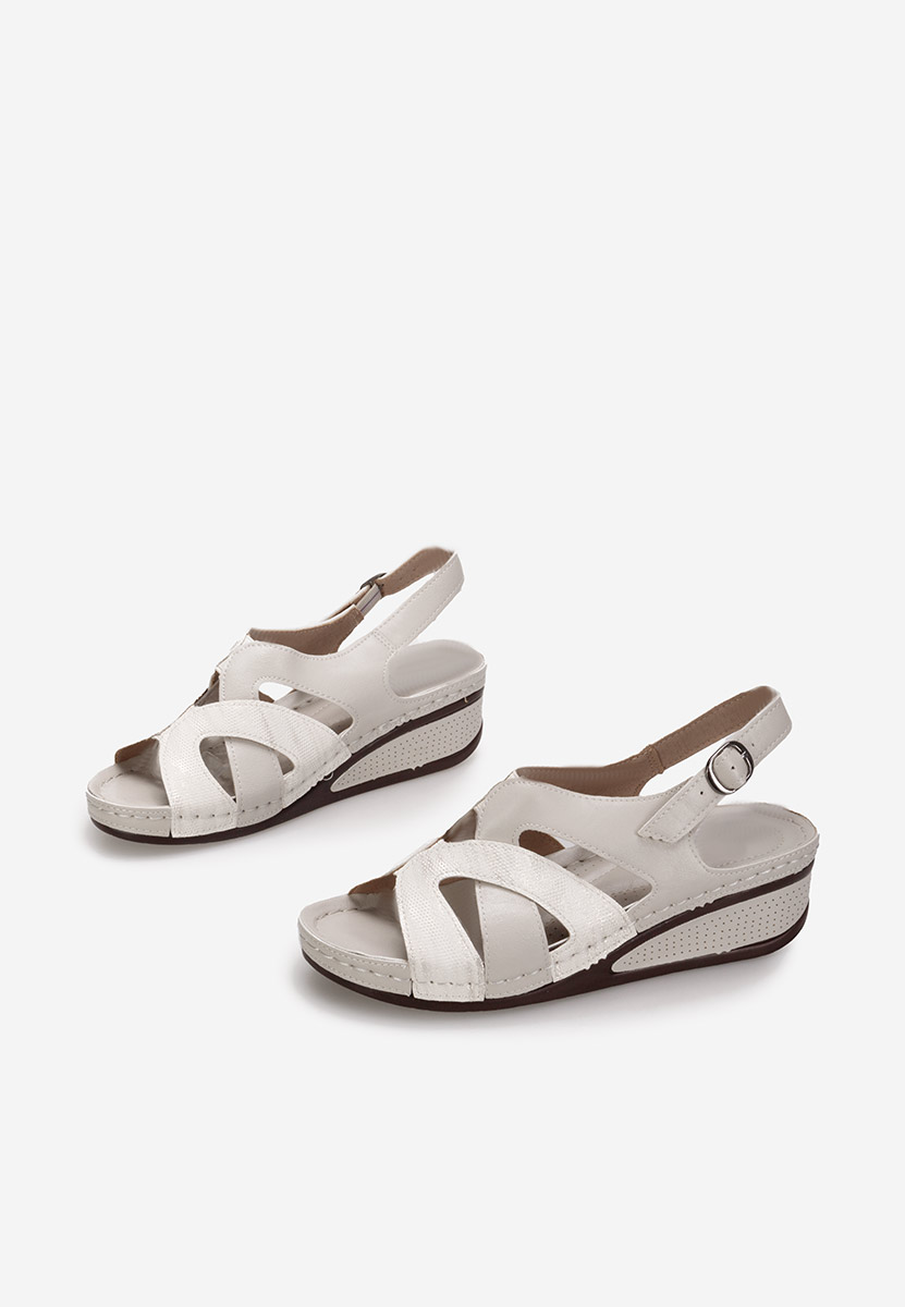 Beżowe sandały na koturnie Bocaina