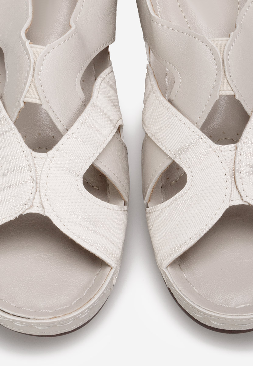 Beżowe sandały na koturnie Bocaina