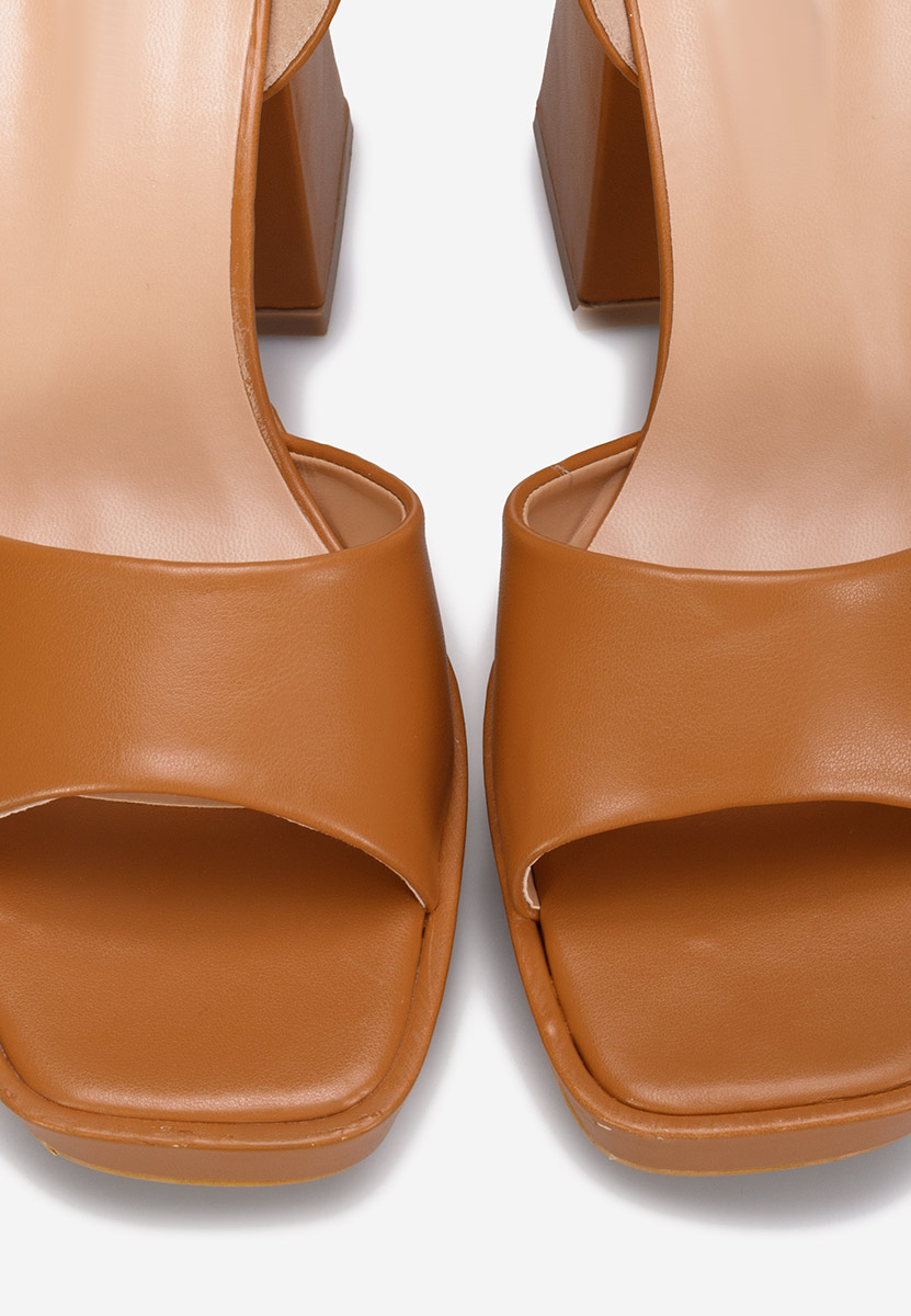 Camelowe sandały na słupku Alexaria V2