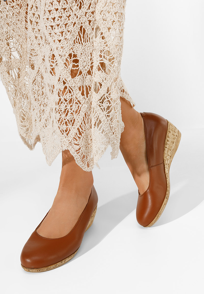 Brązowe czółenka na koturnie Sonia V3