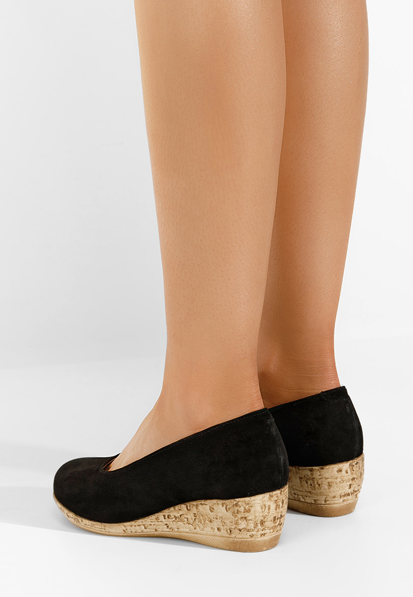 Czarne czółenka na koturnie Sonia