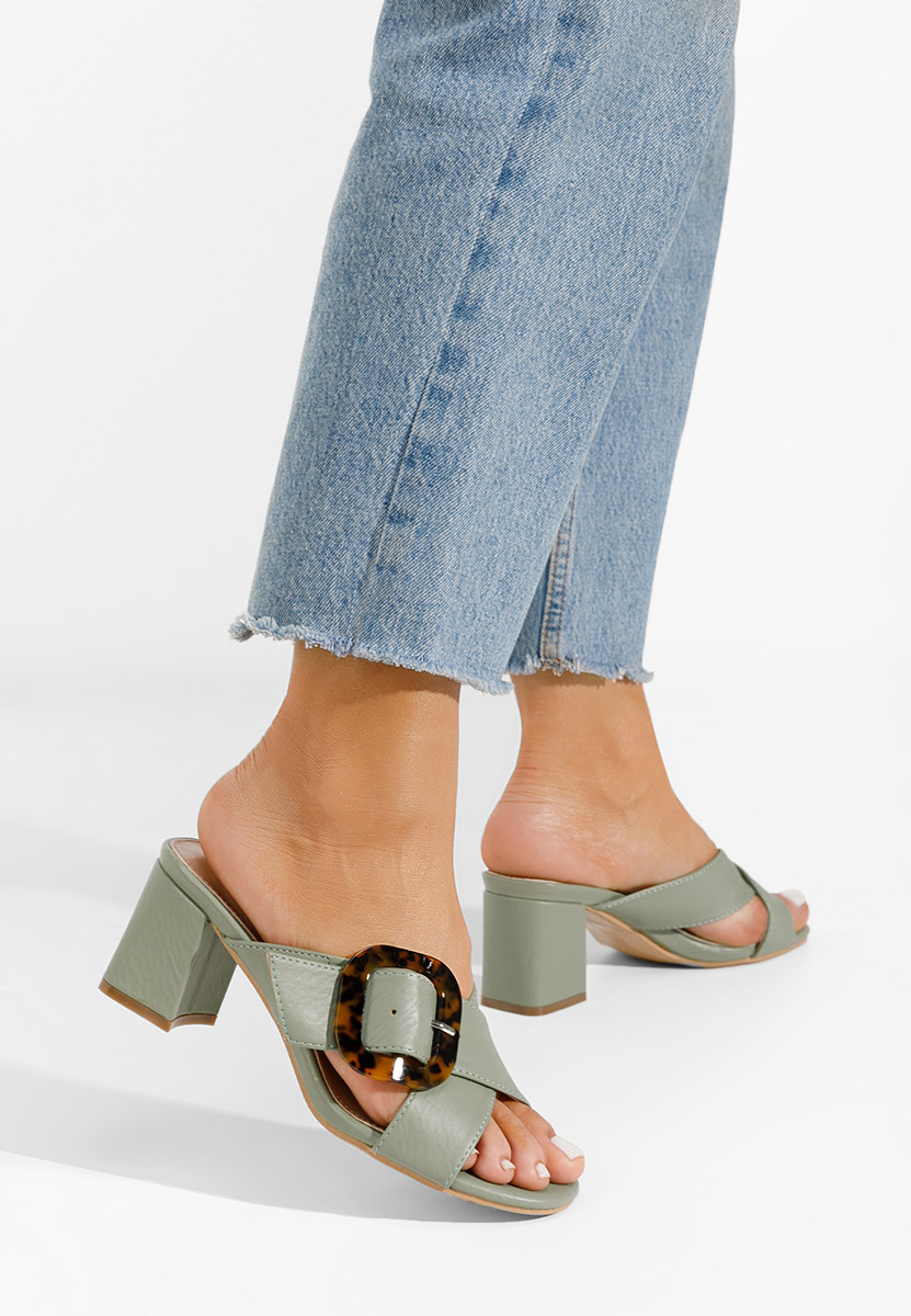 Zielone klapki na obcasie Berieda