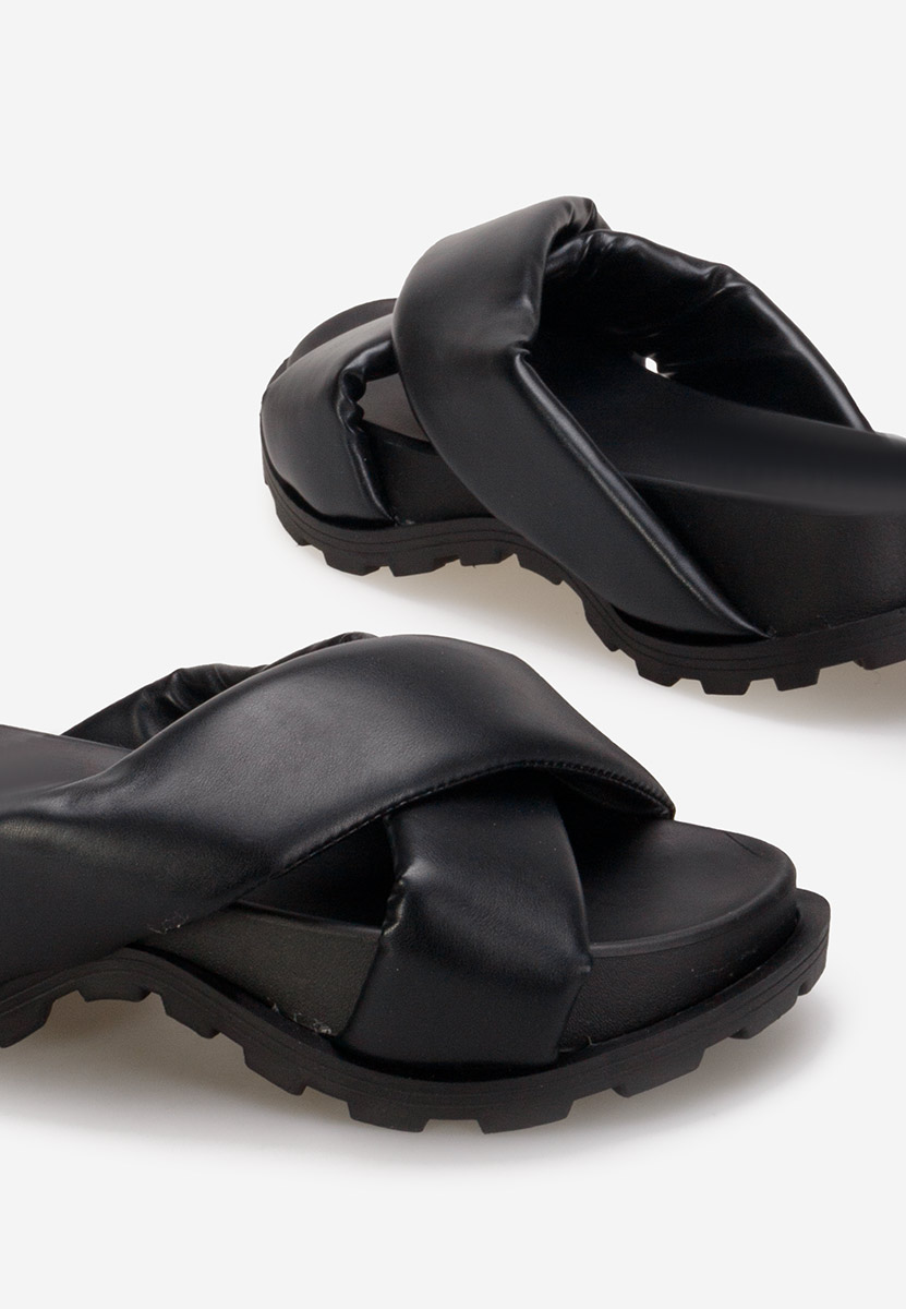 Czarne klapki na platformie Ariola