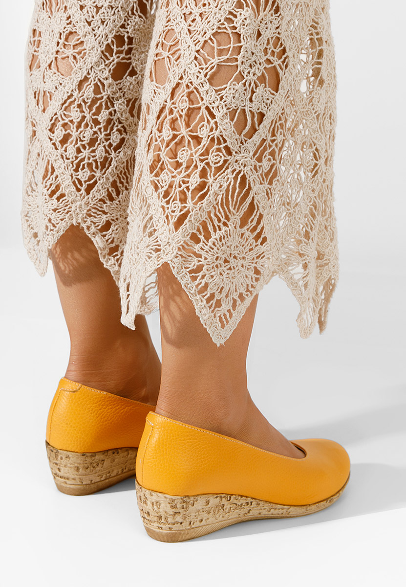 Żółte czółenka na koturnie Sonia V3